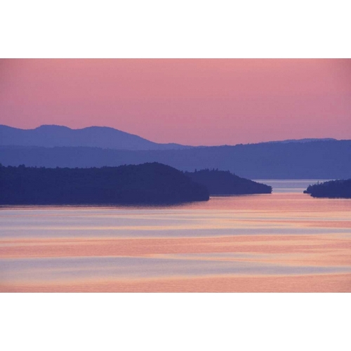 Canada, Ontario, Nipigon Bay in summer twilight